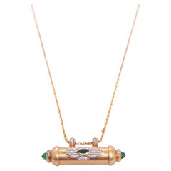 Amulet tridimensionnelle en or 18 carats, émeraudes et diamants naturels
