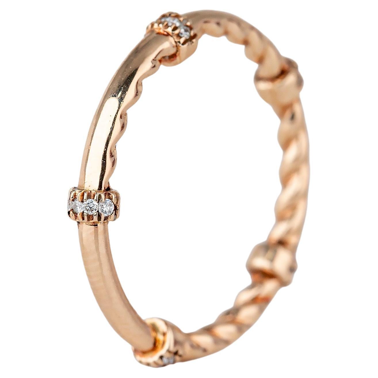 Oro rosa de 14 quilates 0,12 ct. Alianza de boda con corona de diamantes