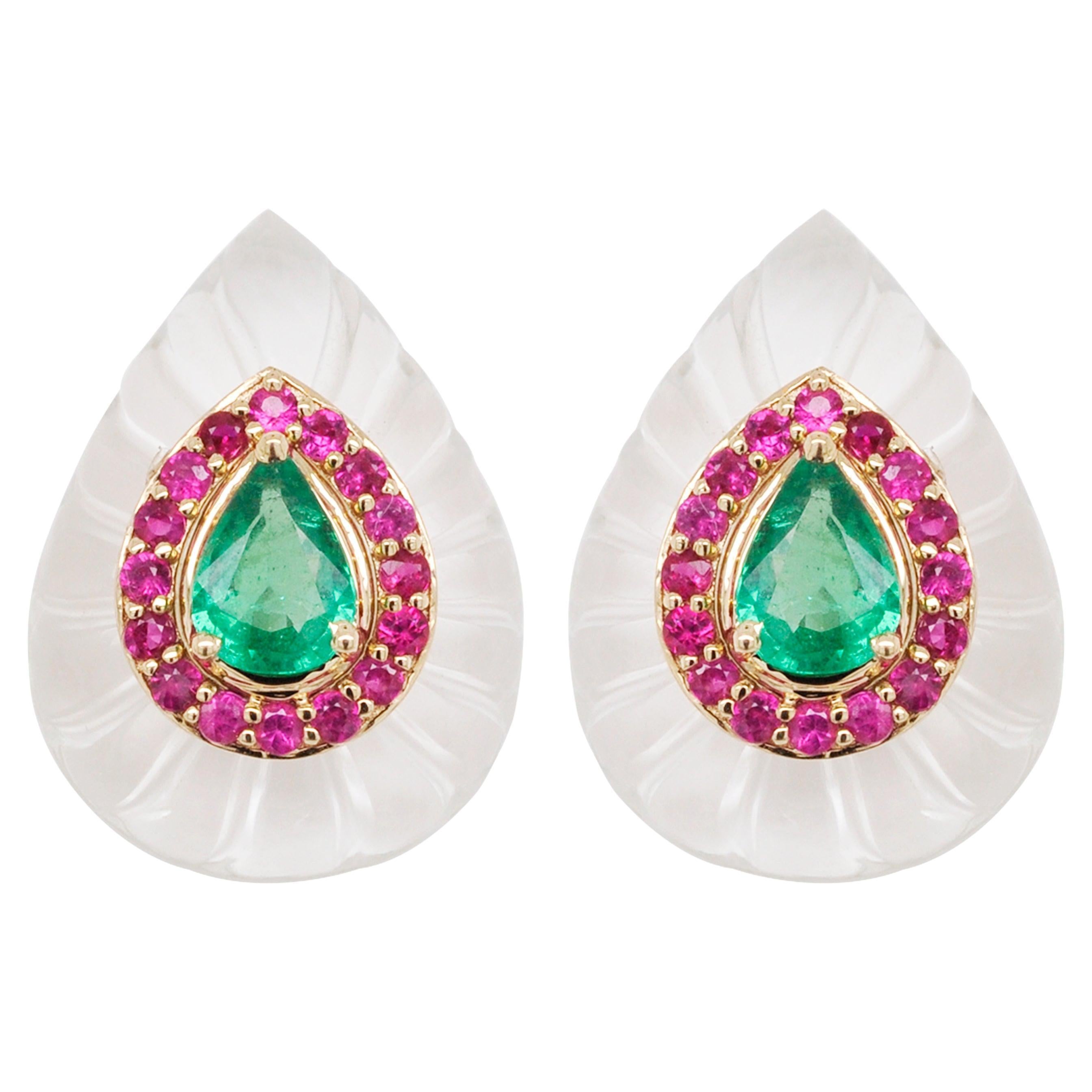 Clous d'oreilles moghols en or 18 carats avec cristal sculpté poire, émeraude et rubis