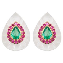 Clous d'oreilles moghols en or 18 carats avec cristal sculpté poire, émeraude et rubis