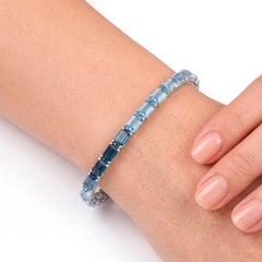 Bracelet tennis en or blanc 14 carats avec topazes bleues taille octogonale 5 x 3 mm, effet dégradé