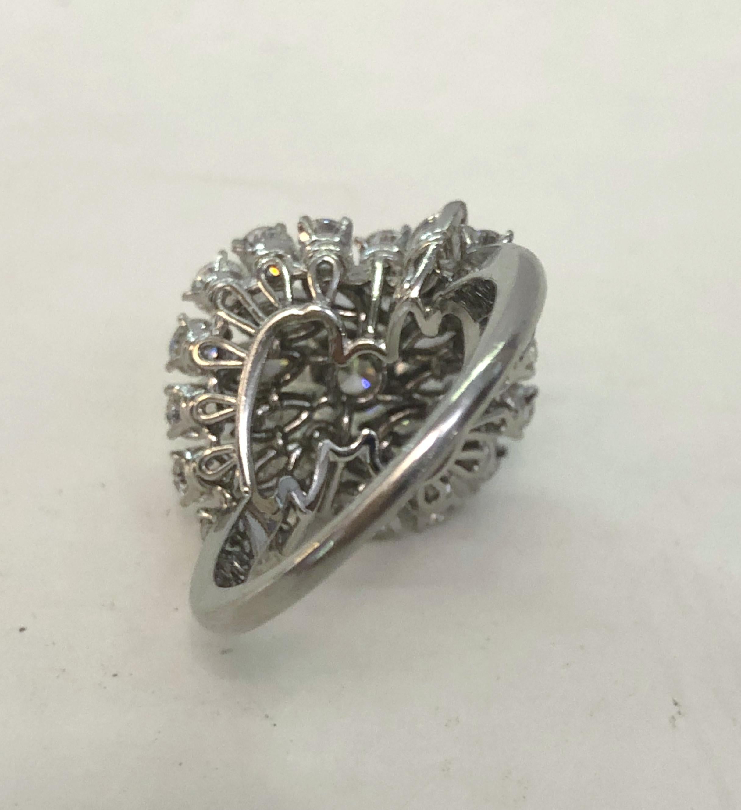 Anello con diamante in oro bianco 18 carati in vendita 1
