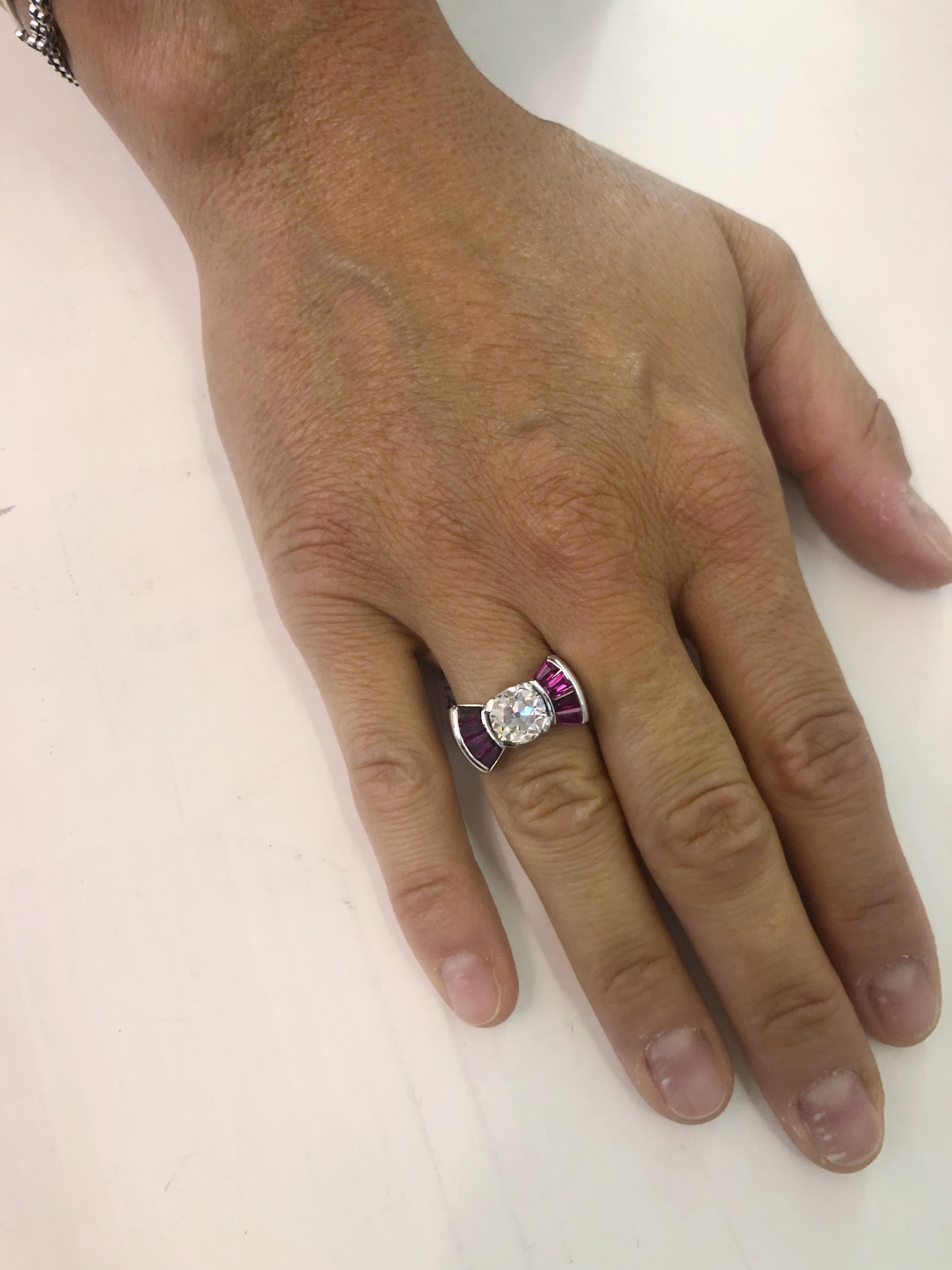 Anello con diamante e rubino in oro bianco 18 carati in vendita 2