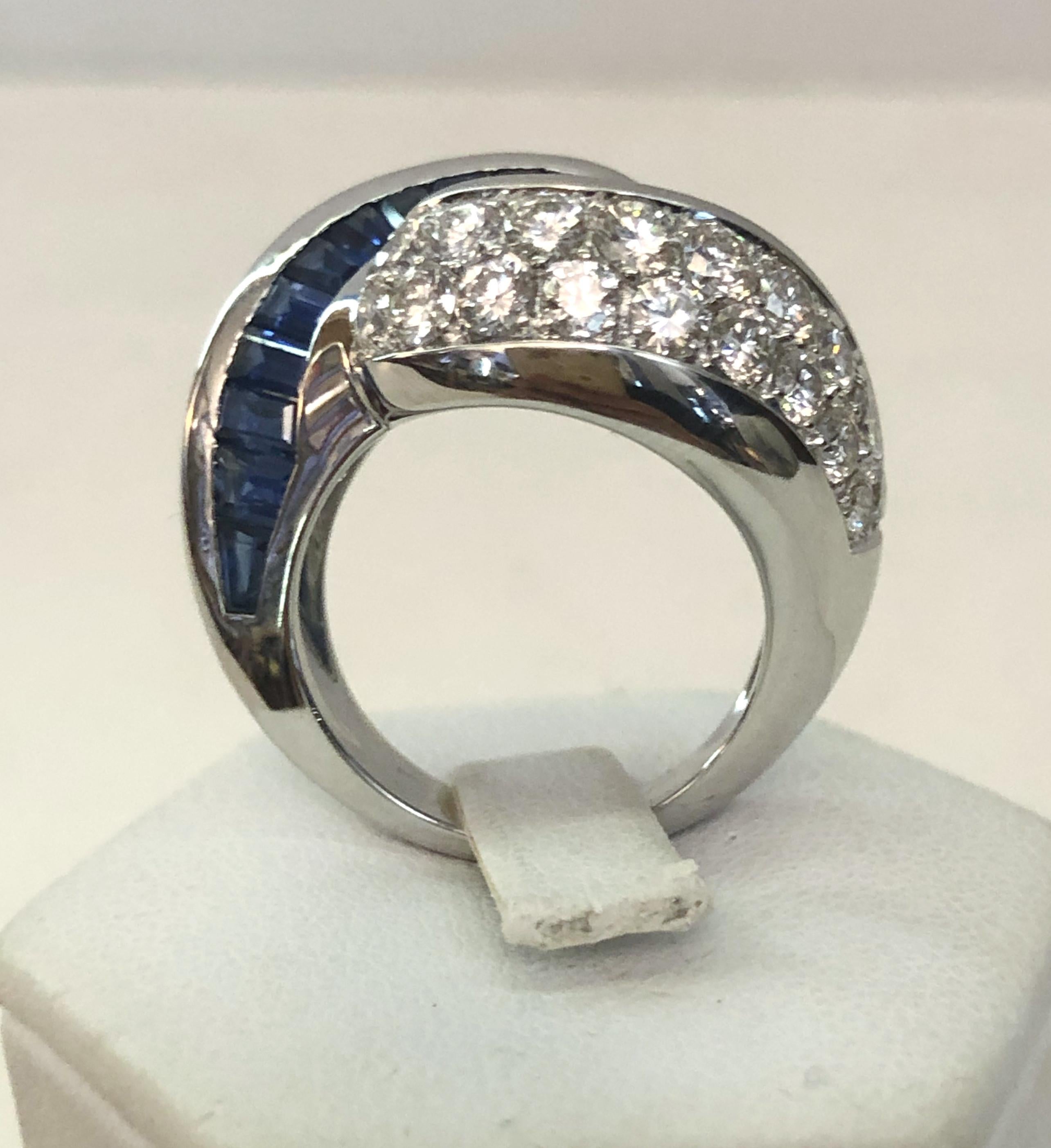 18 Karat Weißgold Saphir-Diamant-Ring (Brillantschliff) im Angebot