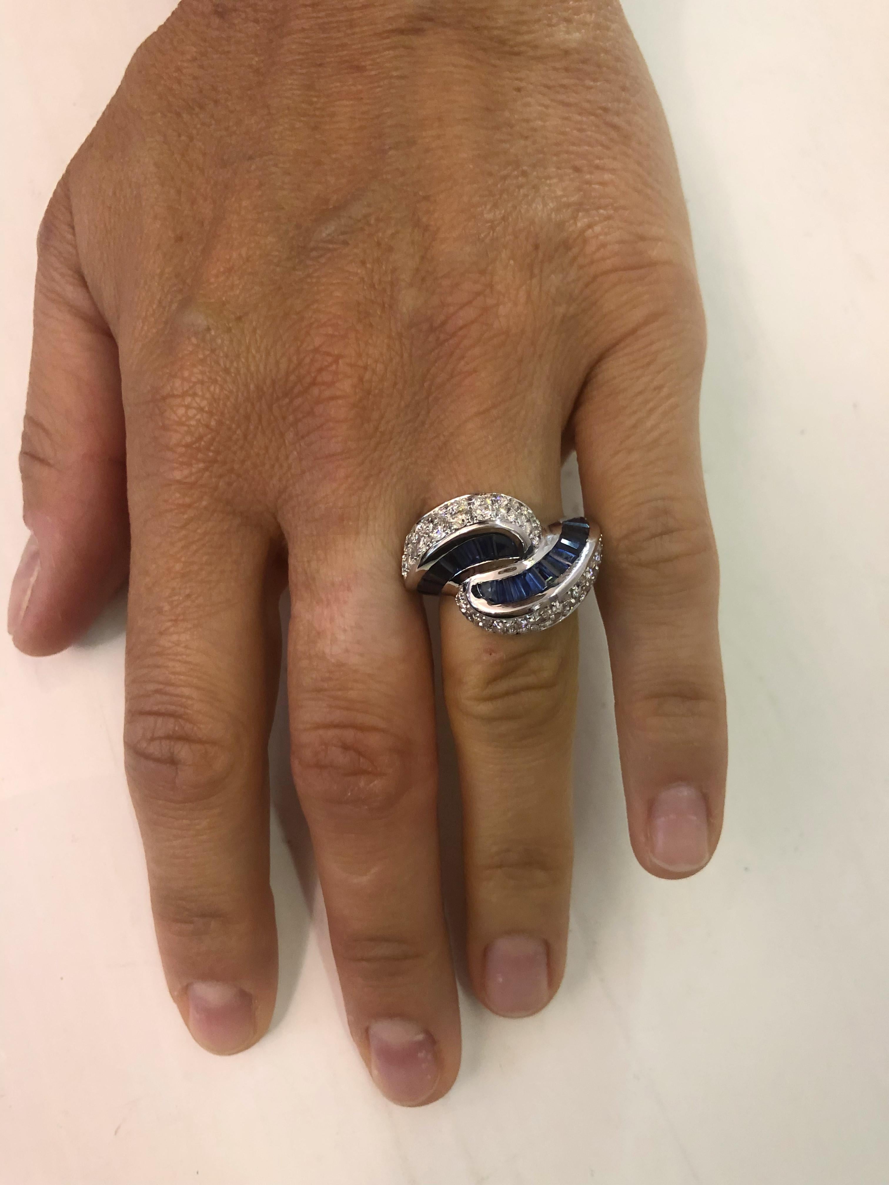 18 Karat Weißgold Saphir-Diamant-Ring im Angebot 1