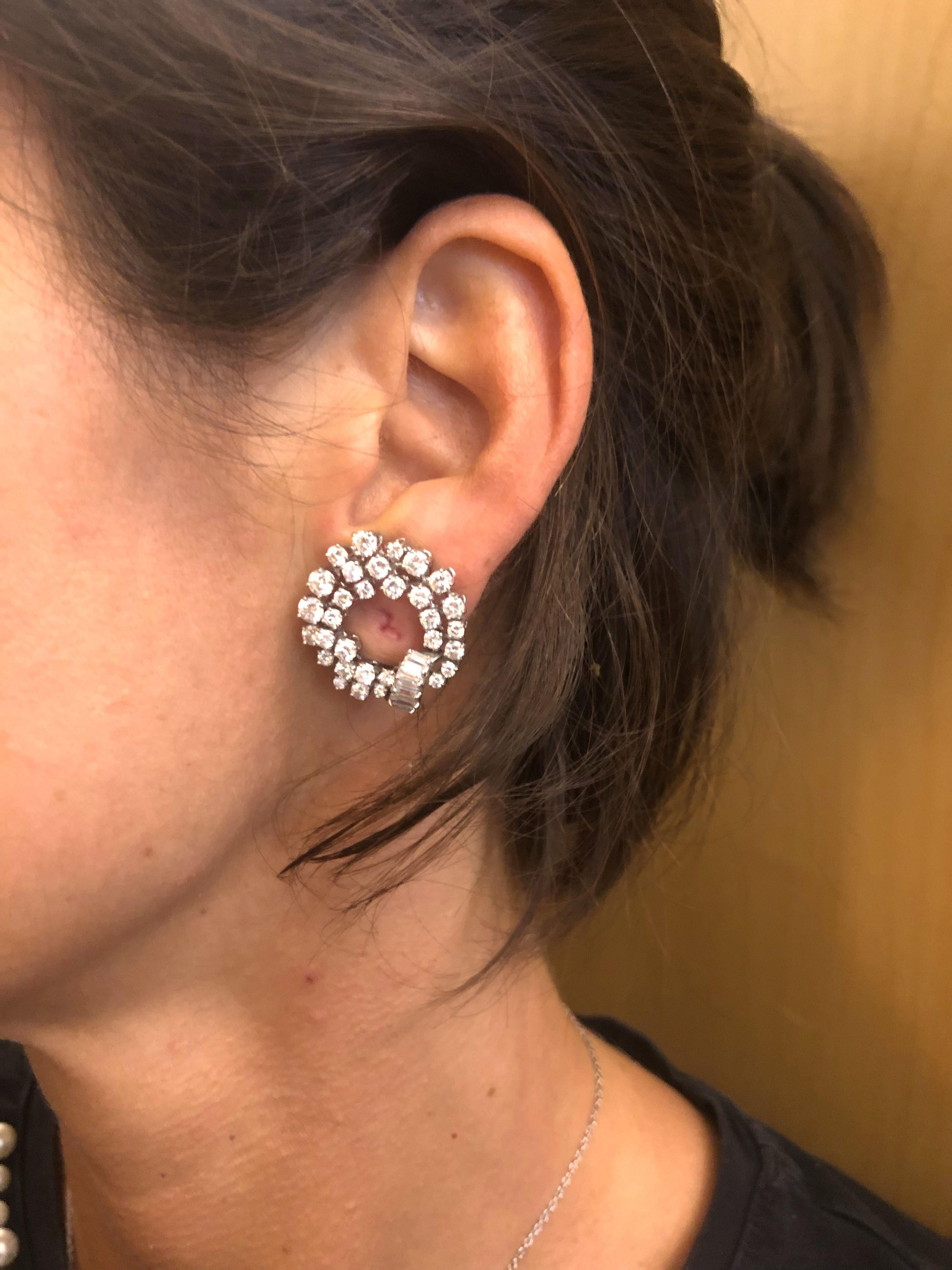 Donna Coppia di orecchini con diamante in oro bianco 18 carati in vendita