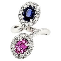 Dualfarbiger Ring mit blauem und rosafarbenem Saphir, ineinander verschlungen