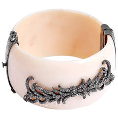 Bakelite Diamond Silver Cuff with Feathered Design Bakelite Diamond Silver Cuff with Feathered Design