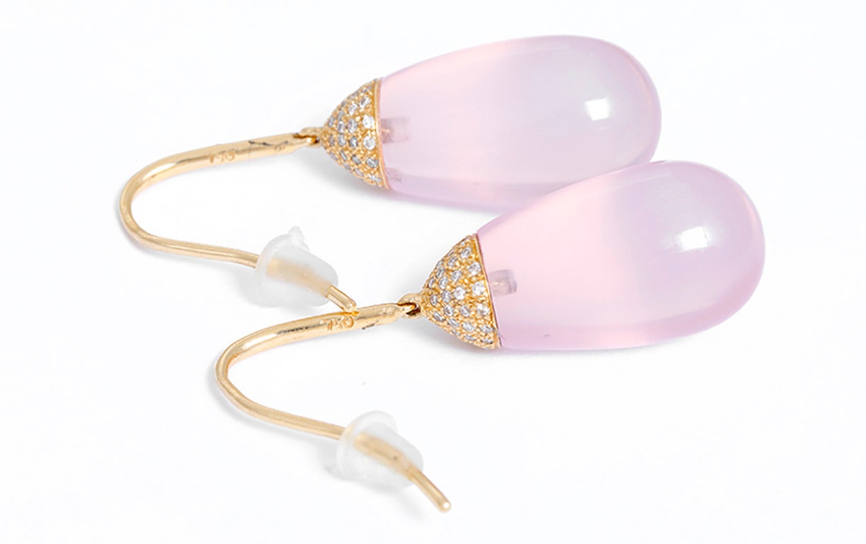 These amazing earrings feature rose quartz and diamonds set in 18k yellow gold. Earrings measure apx. 1-1/2 inches in length with a total weight of 11.6 grams. These earrings are perfect for everyday as well as occasions!