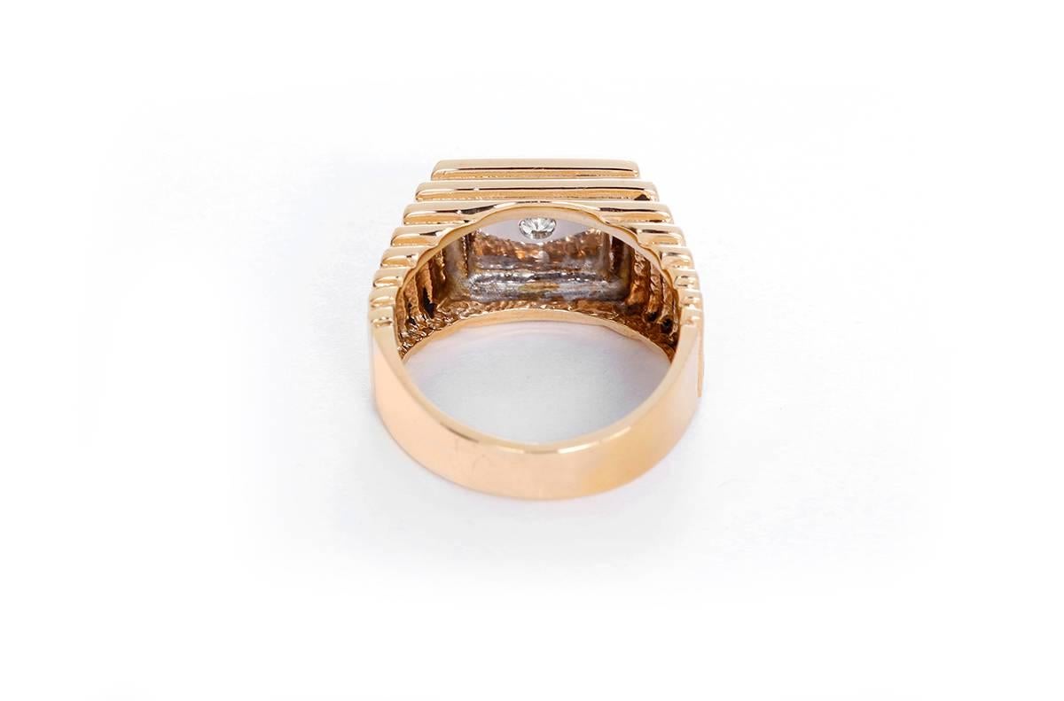 This amazing men's or ladies ring features an SI2-clarity and I- color diamond set in yellow gold. Total weight is 11.7 grams. Ring size 9 and sizeable.