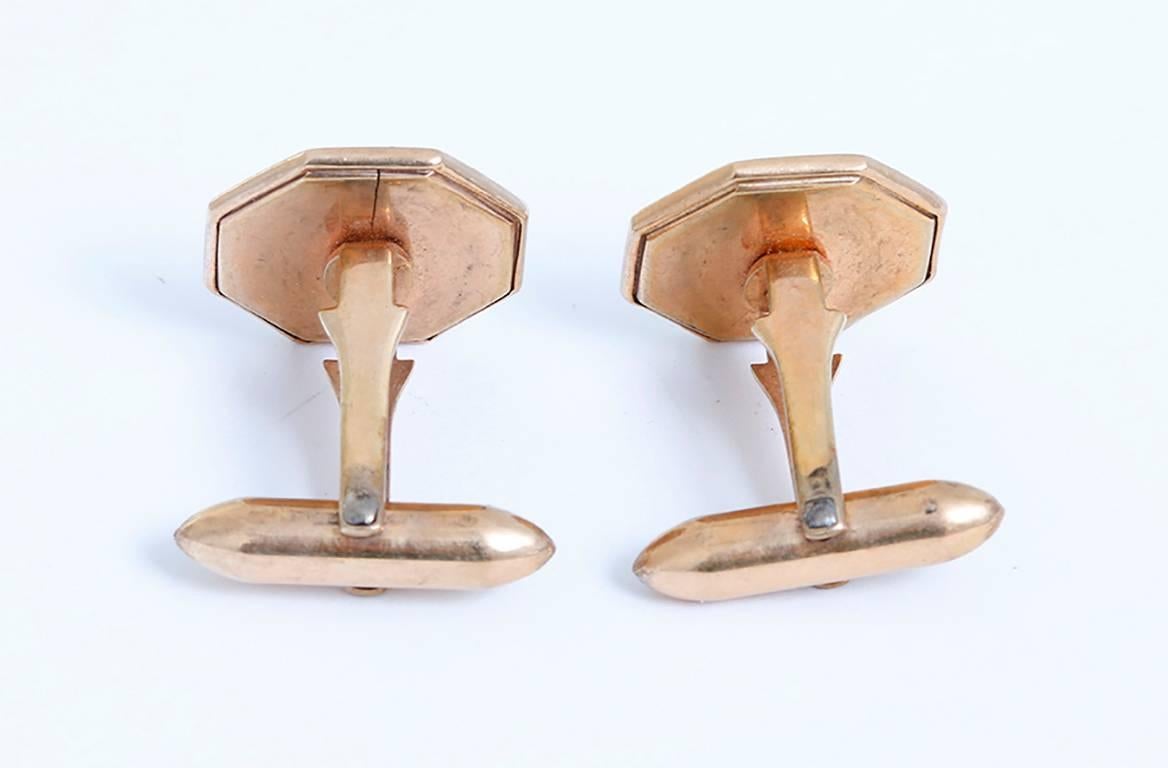 Gold Geometric Cufflinks In Excellent Condition In Dallas, TX
