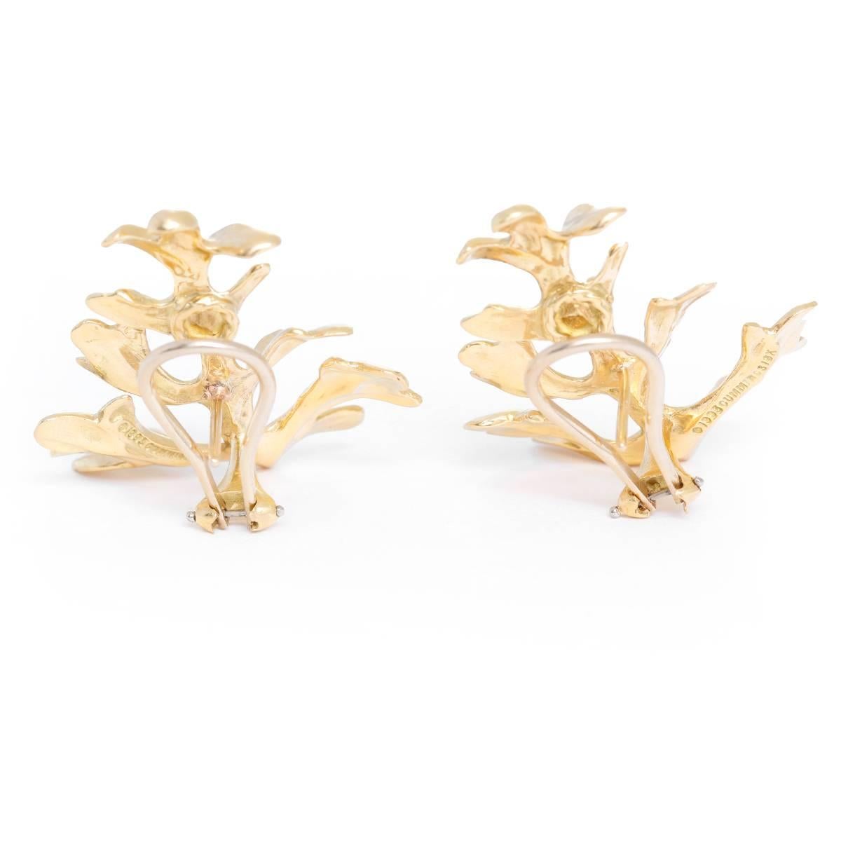 This Angela Cummings earrings feature a leaf design set in 18k yellow gold completed by posts and omega backs. Earrings measure apx. 1-5/16 inches x 1-1/8 inches. Total weight is 17.00 grams. Signed, 1993 Cummings 18k.