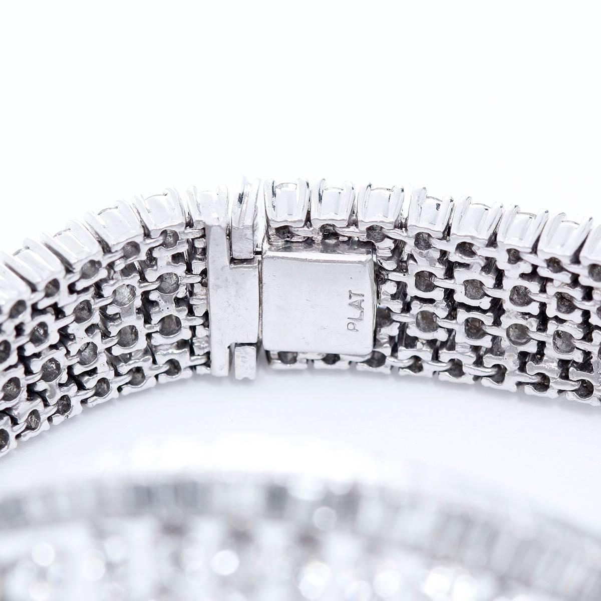 Curved Diamond Platinum Tennis Bracelet In Excellent Condition In Dallas, TX