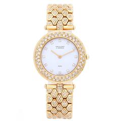 Van Cleef & Arpels Paris Ladies Yellow Gold Diamond Classique Quartz Wristwatch