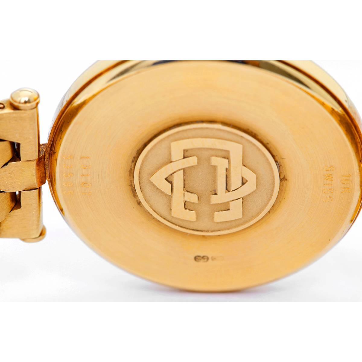 Women's Van Cleef & Arpels Paris Ladies Yellow Gold Diamond Classique Quartz Wristwatch