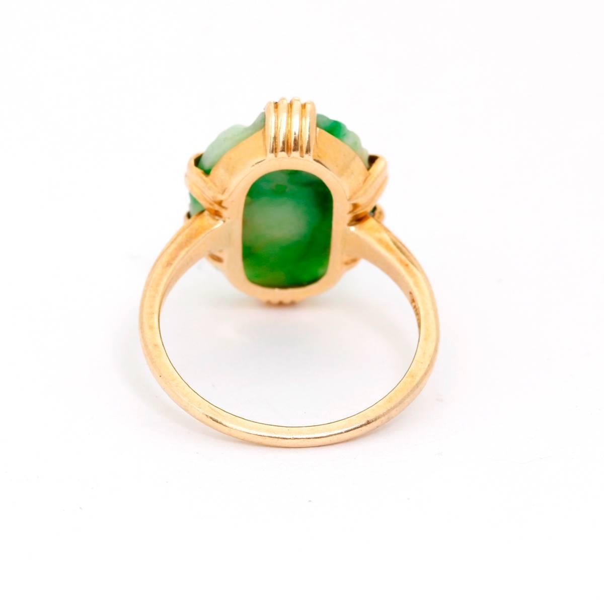 14 Karat Yellow Gold Jade Ring In Excellent Condition In Dallas, TX