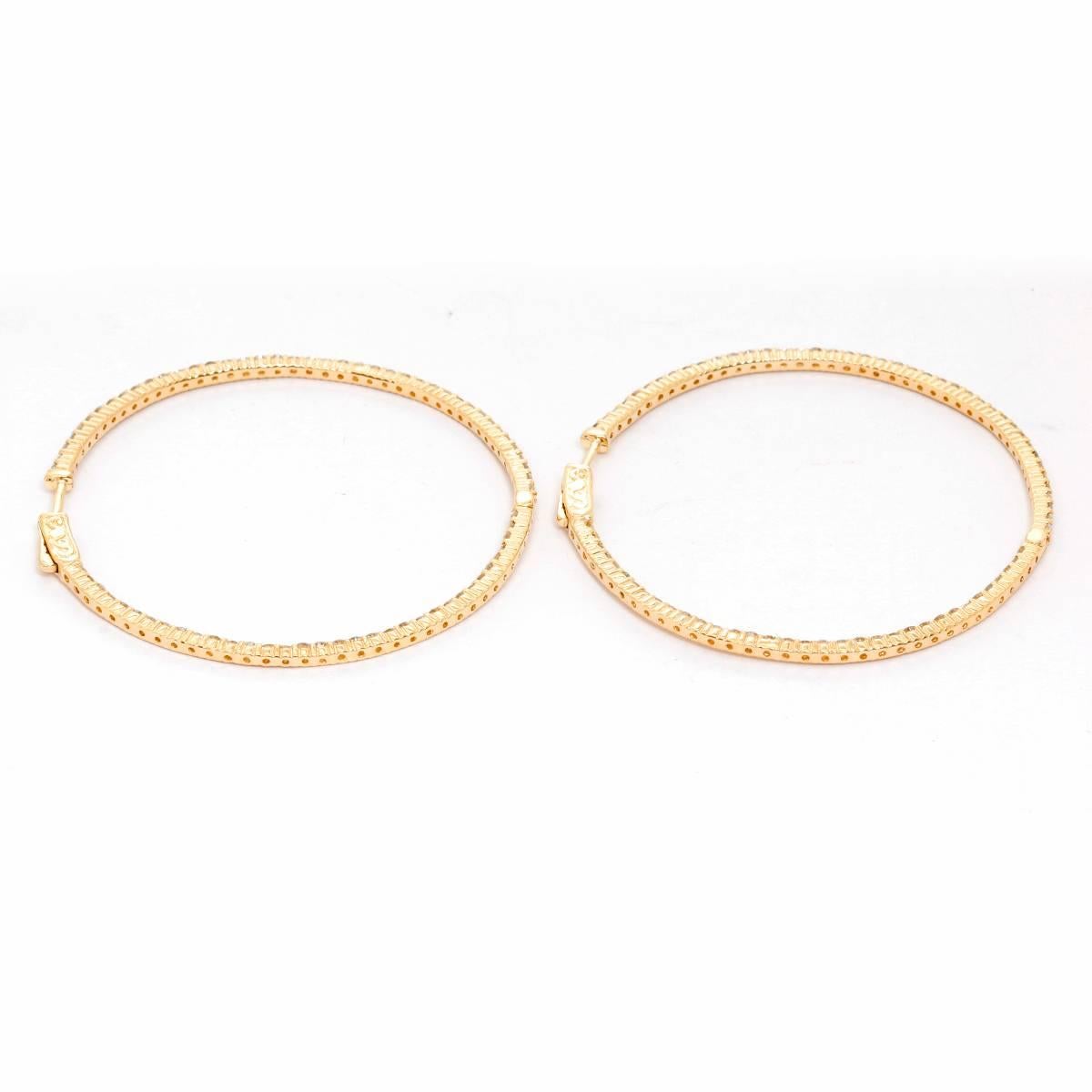 Beautiful Inside Out 18 Karat Yellow Gold Hoops In Excellent Condition In Dallas, TX