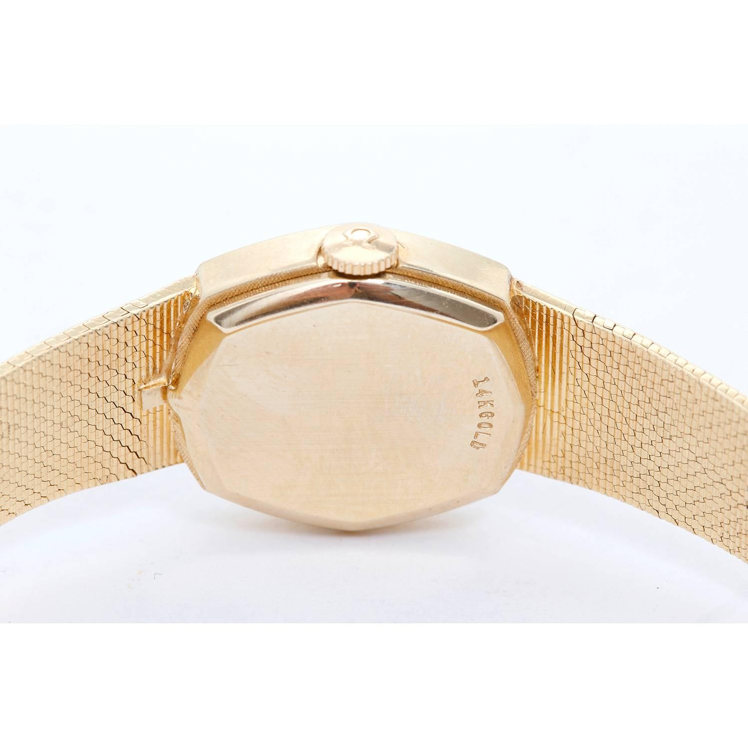 Women's or Men's Omega Ladies Yellow Gold Vintage Quartz Wristwatch