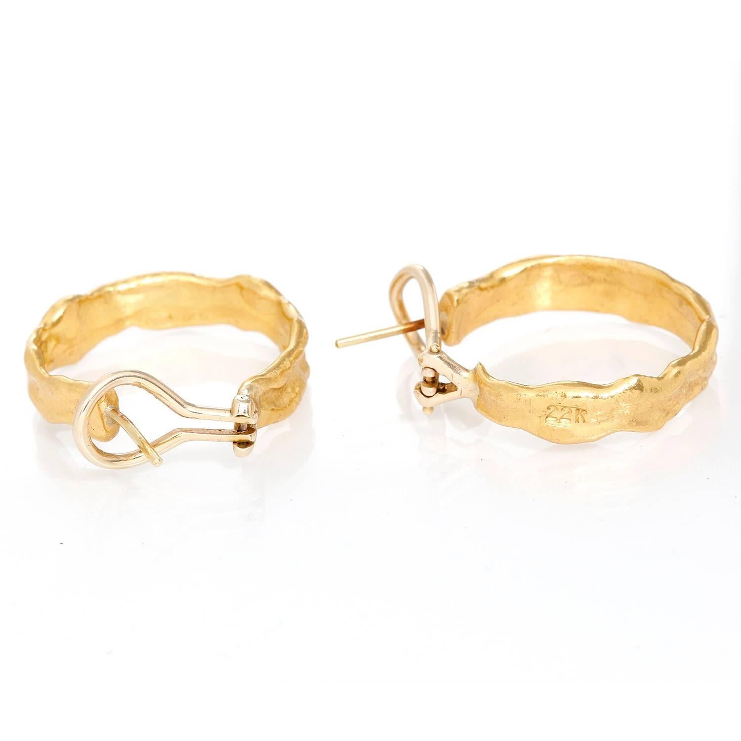 Rare Jean Mahie 22 Karat Yellow Gold Hoops In Excellent Condition In Dallas, TX