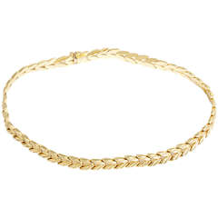 Beautiful Laurel Inspired Yellow Gold Necklace