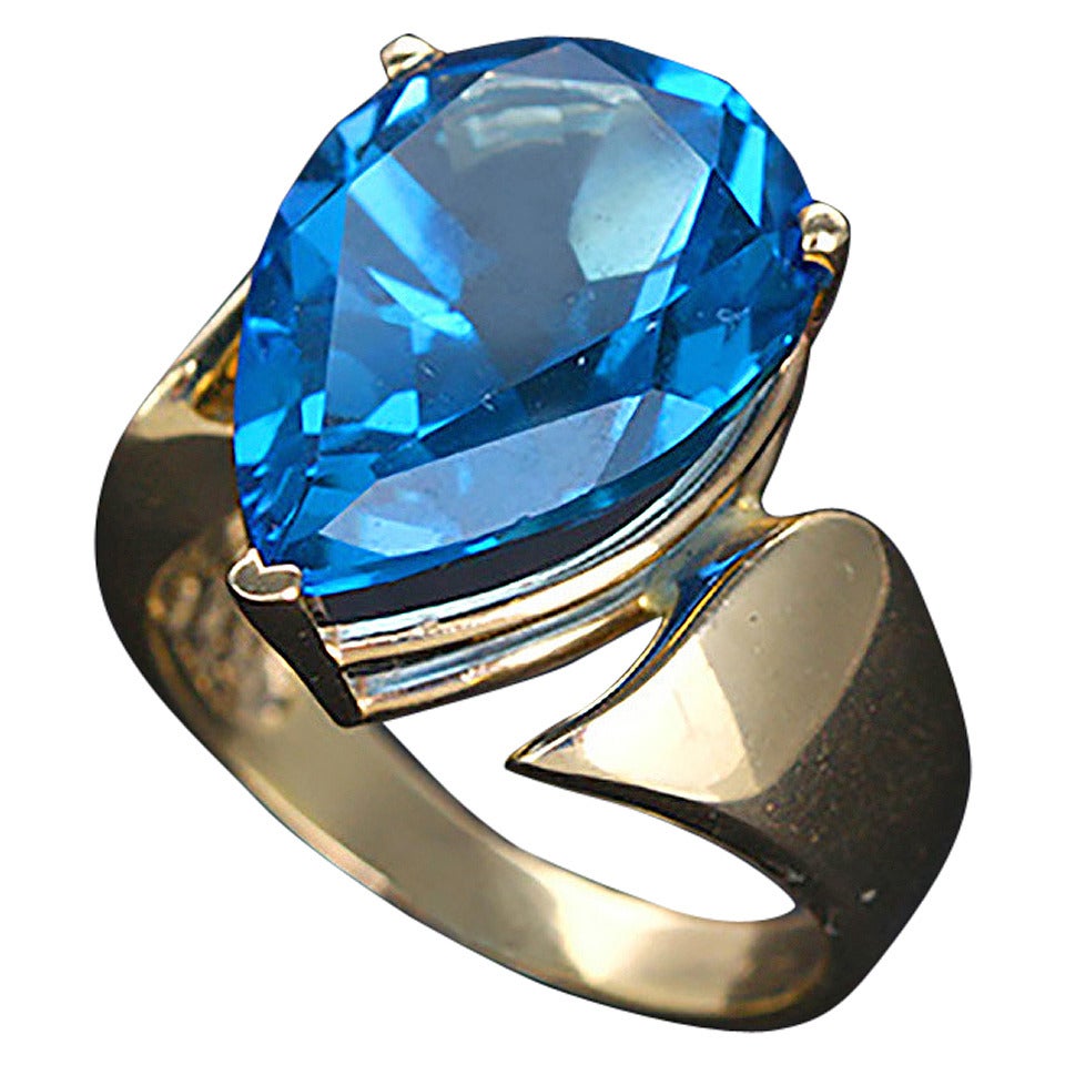 Stunning Pear Shaped Large Blue Quartz Gold Ring