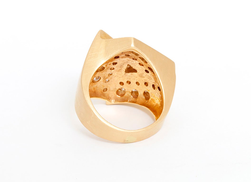 Beautiful Diamond Gold Geometric Ring In Excellent Condition For Sale In Dallas, TX