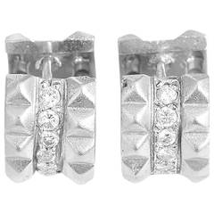 Sue Gragg Beautiful Diamond Gold Huggie Earrings 8