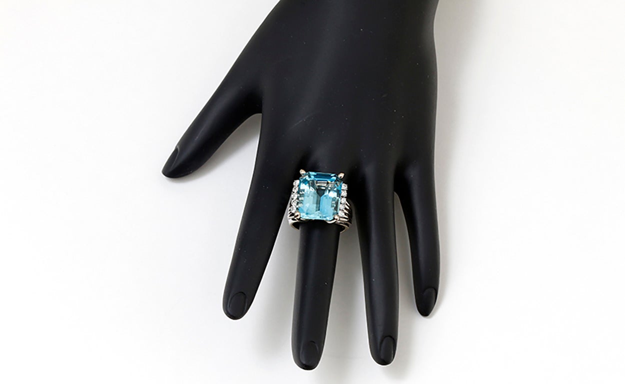 Women's Amazing Aquamarine Diamond Gold Cocktail Ring