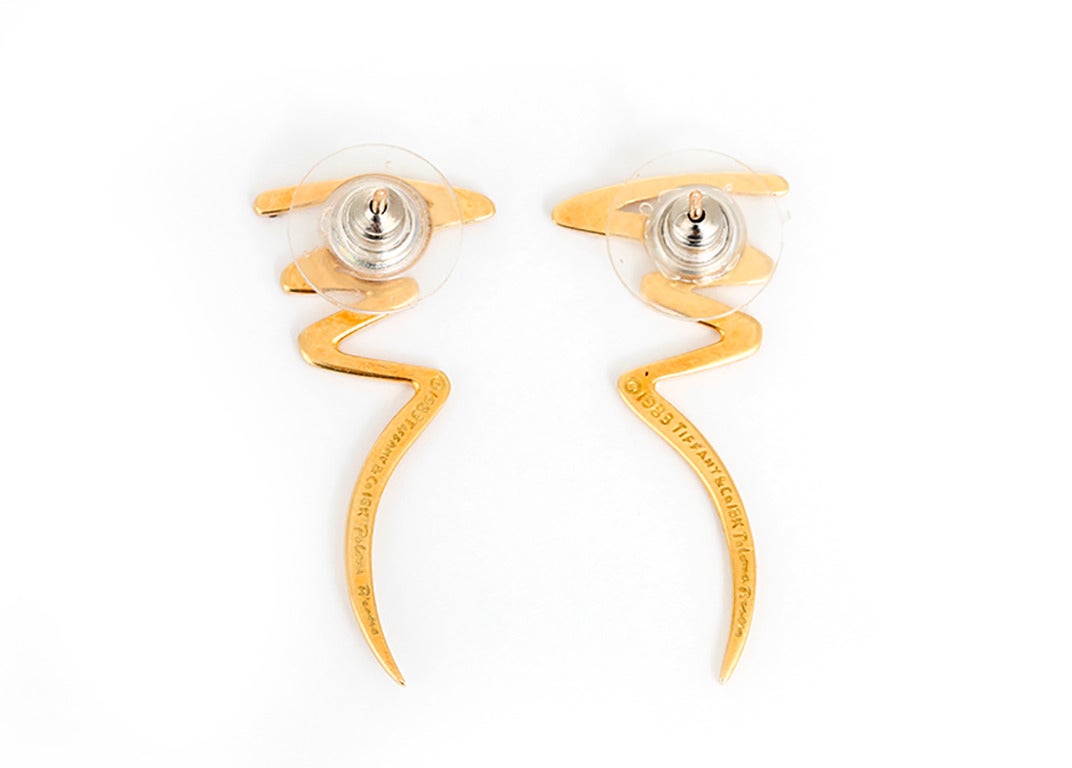 These amazing Tiffany & Co. Paloma Picasso earrings feature a zig-zag design in 18k yellow gold. Earrings measure apx. 5/8-inch in width at the widest and 1-3/8 inches in length. Total weight is 5.4 grams. Signed 1983, Tiffany & Co., 18k,