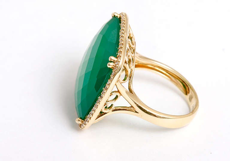This beautiful faceted square green agate ring features a border of 0.18 carat sparkling diamonds. The ring measures apx. 23mm in length and width. The ring is a size 7 with a total weight of 8.4 grams.