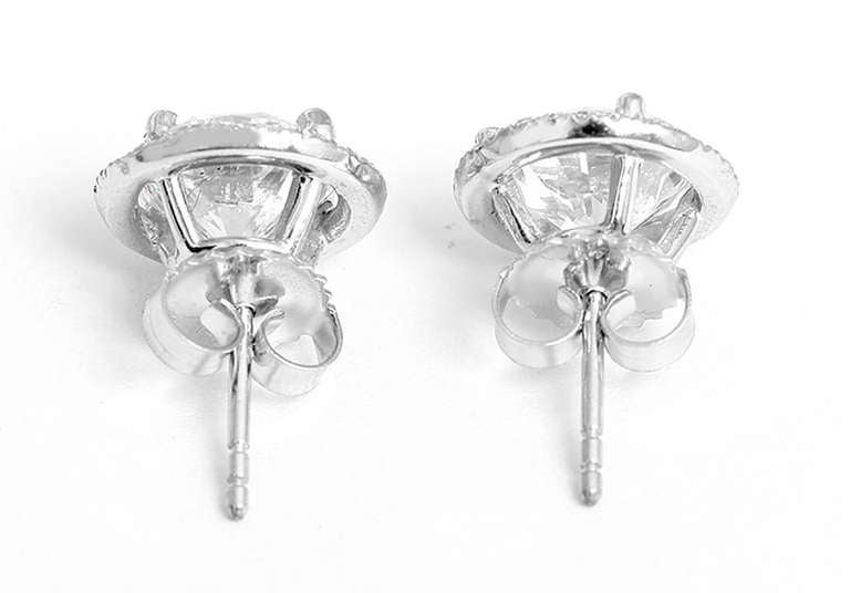 Stunning Round Brilliant Cut Diamond Earrings In Excellent Condition In Dallas, TX