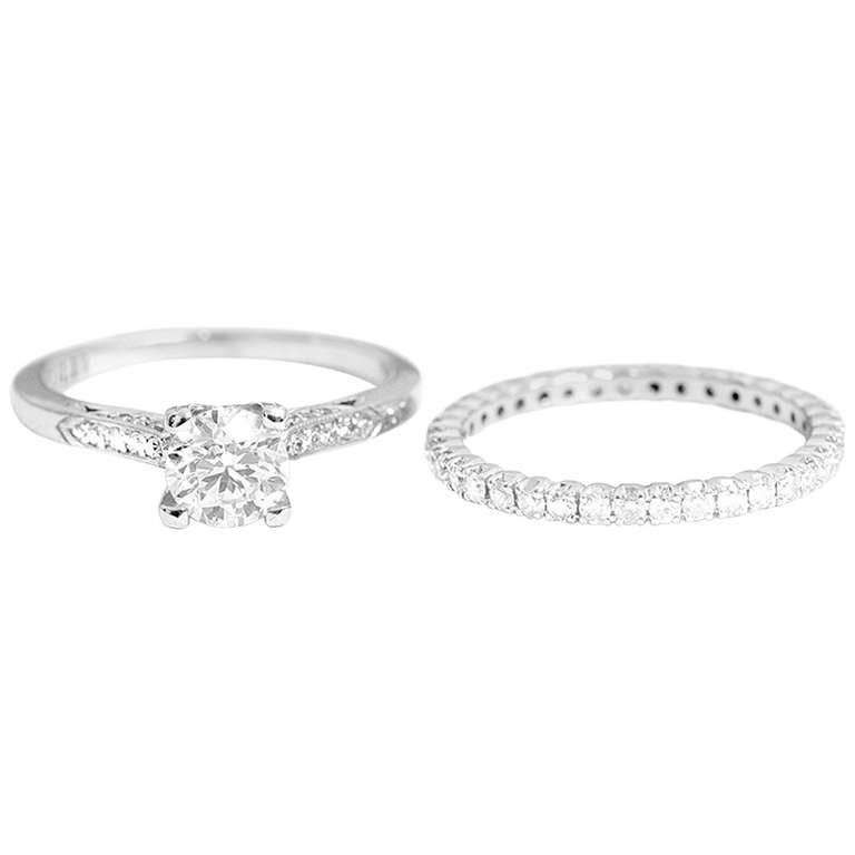 Elegant White Gold and Diamond Engagement Ring and Wedding Band Set