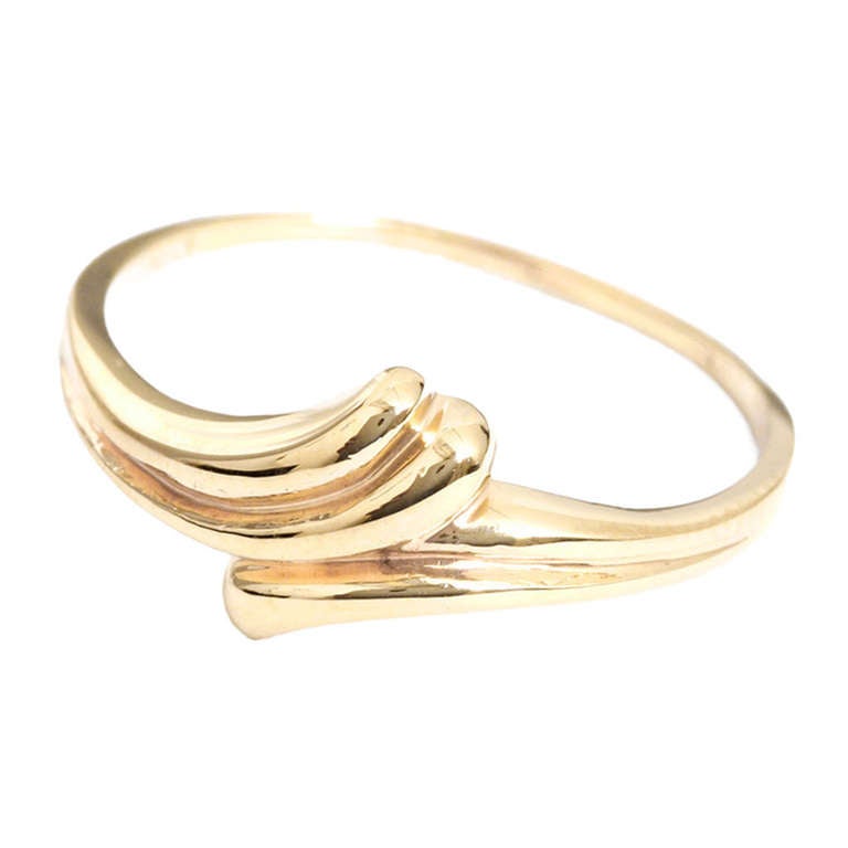 Beautiful Dainty Yellow Gold Swirl Ring Sz. 7.5