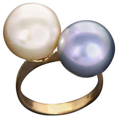 Lovely Yellow Gold, White and Gray Pearl Ring