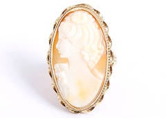 Beautiful Carved Shell Cameo Yellow Gold Ring