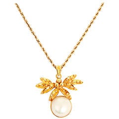 Beautiful 10mm Pearl Gold Pendant Necklace
