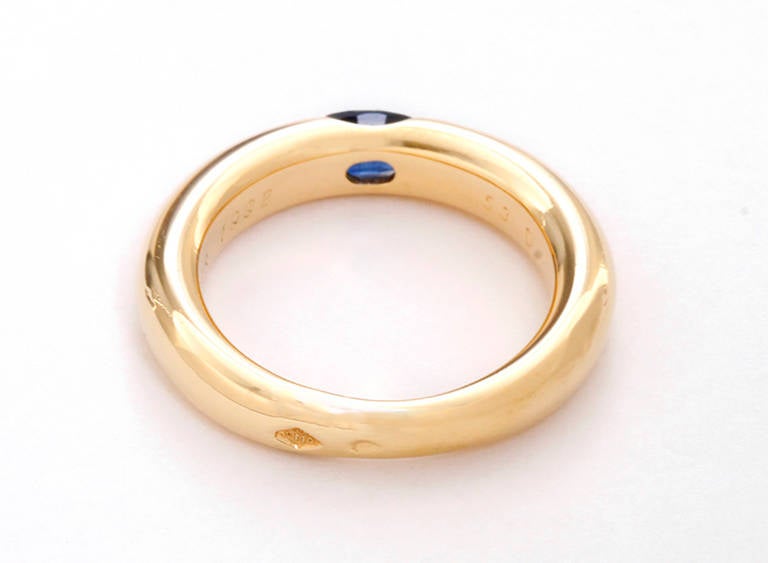 This is a beautiful 18k yellow gold ring a part of The Ellipse collection featuring apx. 0.5 carat sapphire. It is stamped 750, Cartier, and 1992. The ring is a size 7 with a total weight of 9.1 grams.