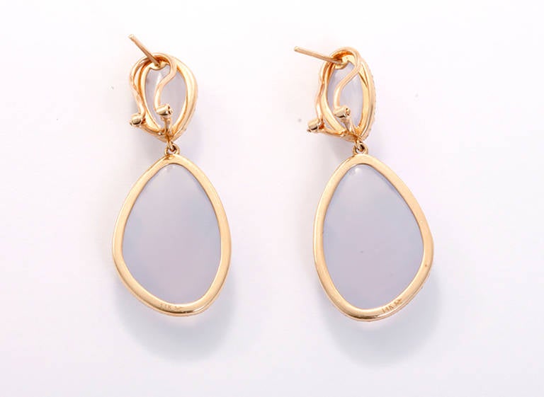 These amazing organic shaped teardrop earrings feature lavender chalcedony centered by a border of 0.68 carat diamonds set in 14k rose gold. The earring drop measures apx. 1-inch in length and 3/4-inch at the widest. Total weight is 12 grams. These