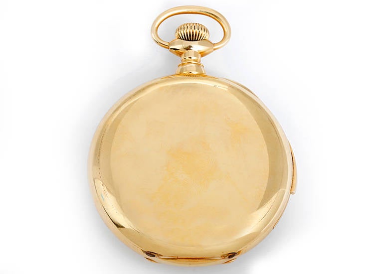 18k yellow gold case, five-minute repeater. Inscription inside case back dated December 25, 1901 (52mm diameter). White enamel dial with black and red Arabic numerals. Circa 1915.