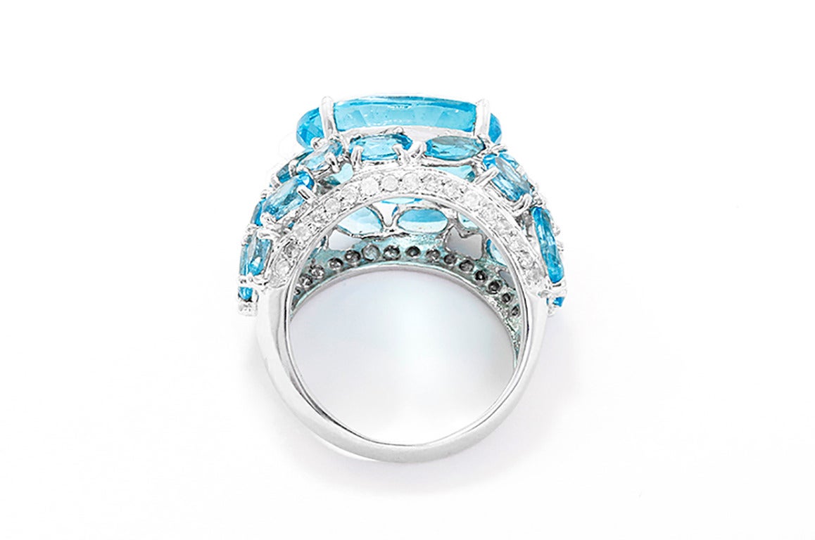 Stunning Blue Topaz Diamond White Gold Ring In Excellent Condition In Dallas, TX