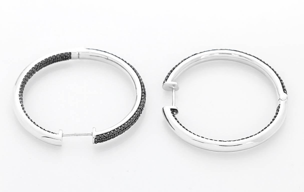  These amazing hoop earrings feature apx. 2.5 carats of black diamond set in 14k white gold. Inner diameter measures apx. 1-3/8 inches. Total weight is 16.3 grams. These hoop earrings are perfect for everyday as well as dress!