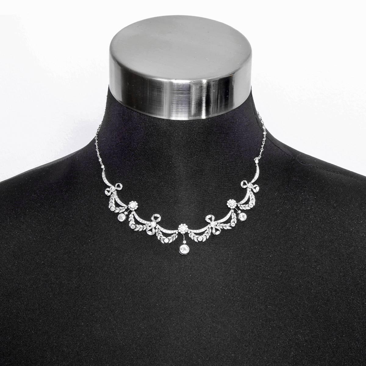 Fred Leighton diamond Necklace  Platinum necklace.  This timeless piece features 5.66 cts diamonds ( Color: H-J, Clarity VS, SI) with the main Diamonds on the necklace Color K-L. Total weight 18 grams. Perfect for an evening gala. This piece comes
