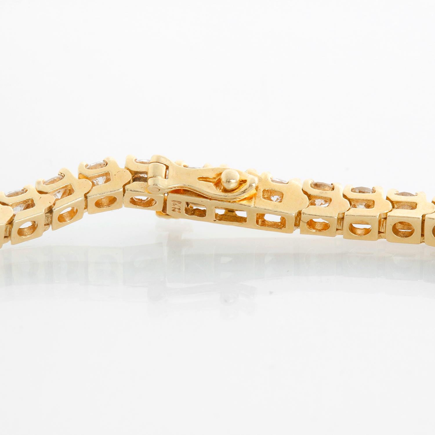 Bracelet de tennis en or jaune 14K avec diamants Approx. 5 cts Excellent état - En vente à Dallas, TX