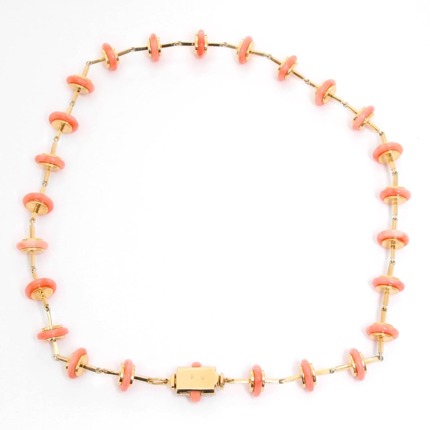 Carvin French 18 Karat Yellow Gold and Coral Necklace In Excellent Condition For Sale In Dallas, TX