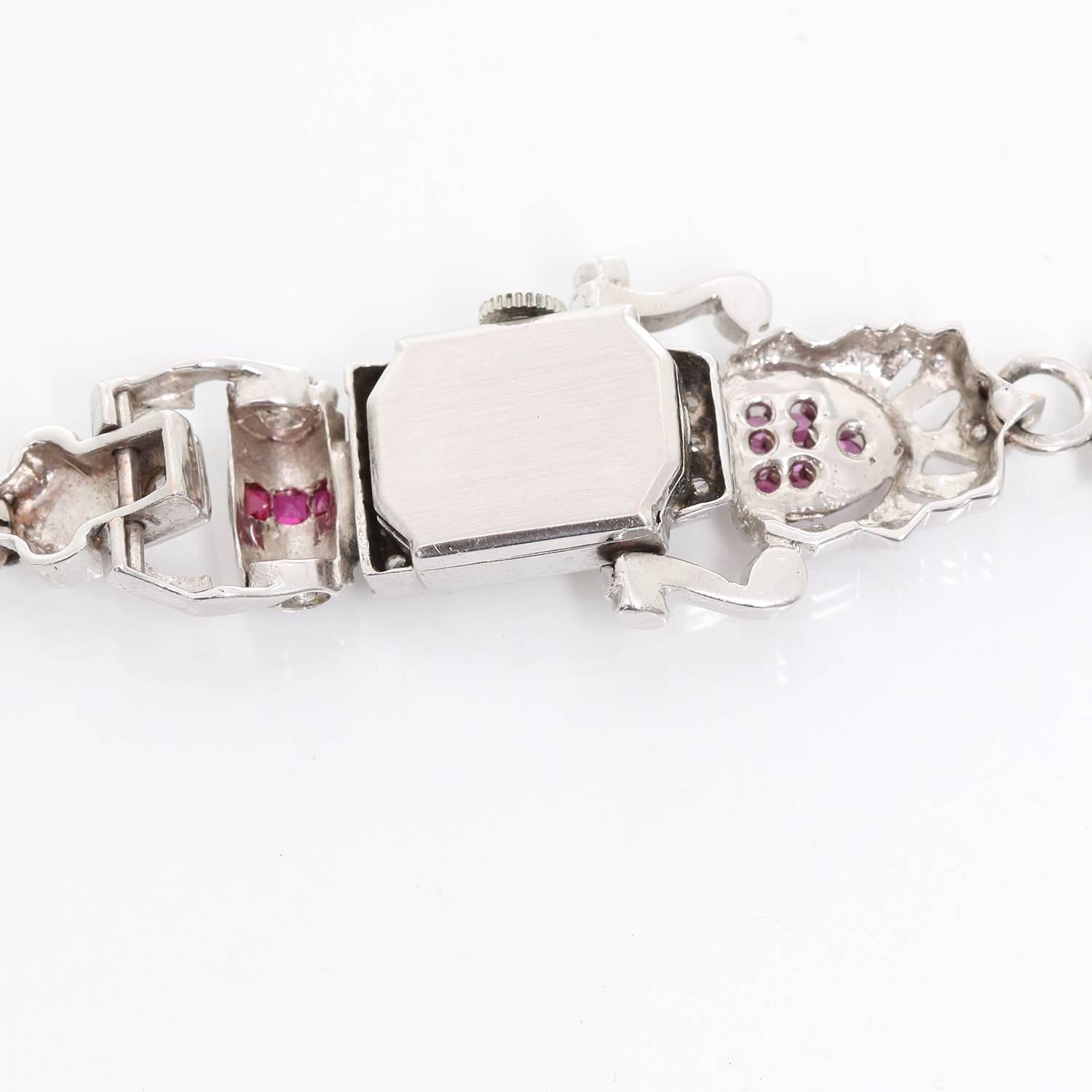 Montre-bracelet manuelle vintage Chalet pour femme en or blanc et rubis Pour femmes en vente