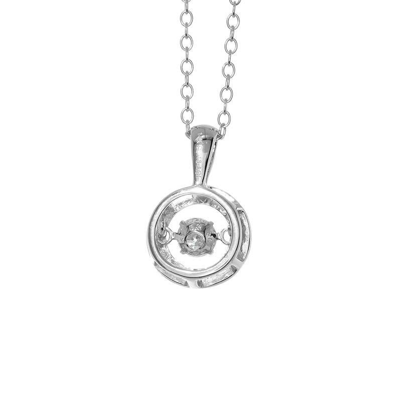 Charmant collier de diamants dansants en or blanc 14k - Ce collier présente une  0.diamant de 18 carats en or blanc 14k. La chaîne mesure environ 18 à 20 pouces de long. Le pendentif rond mesure apx. 3/8-inch de diamètre et apx. 5/8-inch de longueur