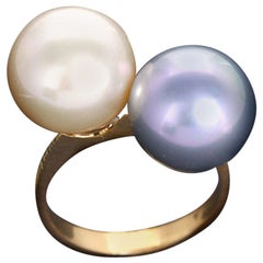 Lovely Yellow Gold, White and Gray Pearl Ring