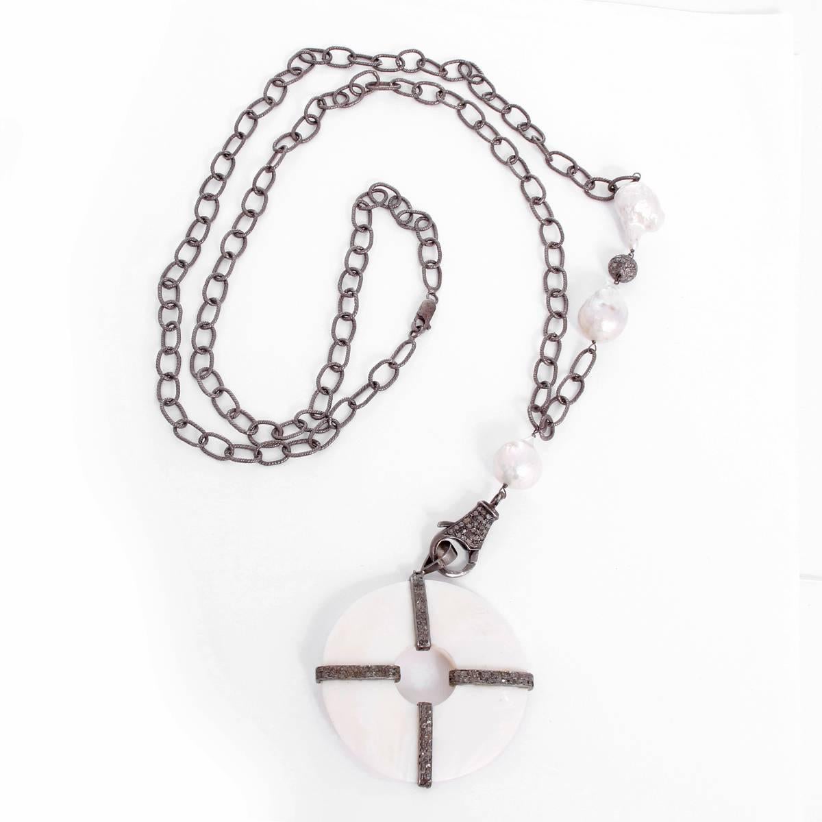 Halskette mit Perlen- und Diamant-Anhänger im Zustand „Neu“ im Angebot in Dallas, TX