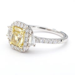 GIA-zertifizierter natürlicher gelber Diamant im Kissenschliff 2.13 Karat TW Gold Cocktail-Ring