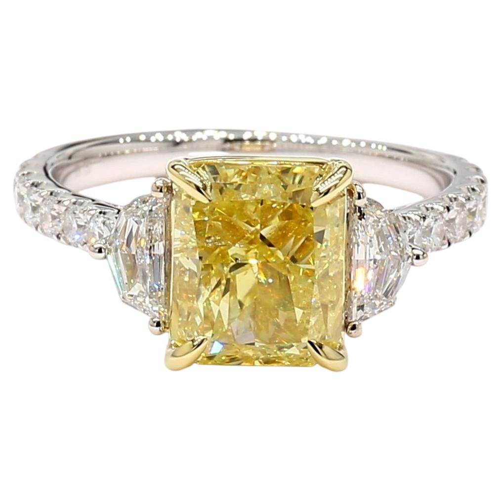 Bague cocktail de fantaisie en or jaune radiant de 3.74 carat poids total, certifiée GIA